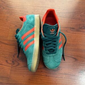 Almost new! Adidas gazelle green & red 
men size 5 women 6,5